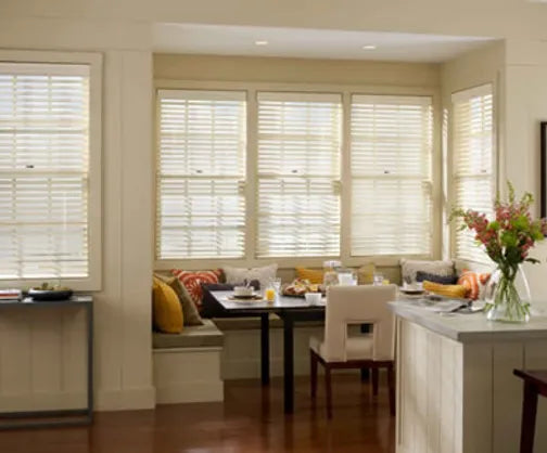 Wood-controlled daylight with wood blinds